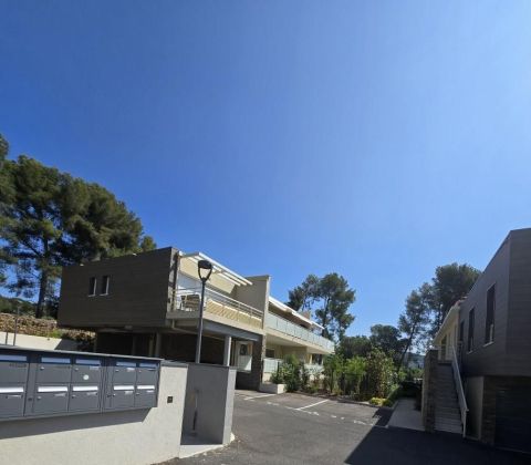 A louer APPARTEMENT NEUF T3 83 M2 TERRASSE BORD DE MER LA CIOTAT