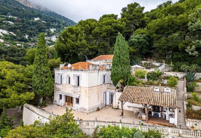 A louer MAISON  DE MAîTRE BORD DE MER ROQUEBRUNE CAP MARTIN