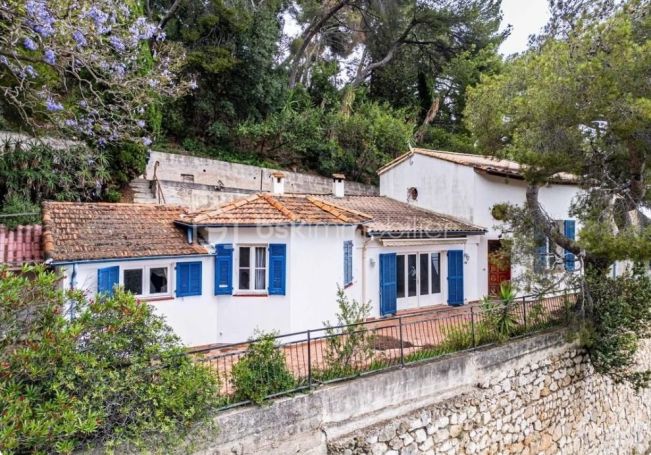 A louer MAISON  DE MAîTRE BORD DE MER ROQUEBRUNE CAP MARTIN