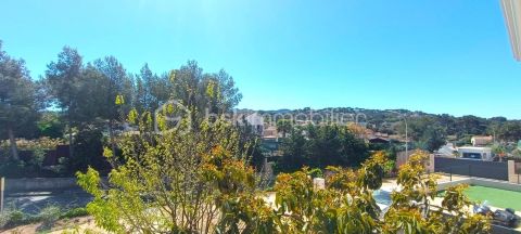 A louer APPARTEMENT T3 75 M2 TERRASSE PLAGE à PIED SIX FOURS LES PLAGES