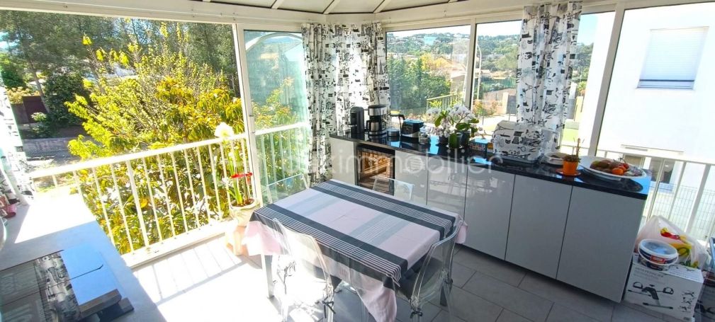 A louer APPARTEMENT T3 75 M2 TERRASSE PLAGE à PIED SIX FOURS LES PLAGES
