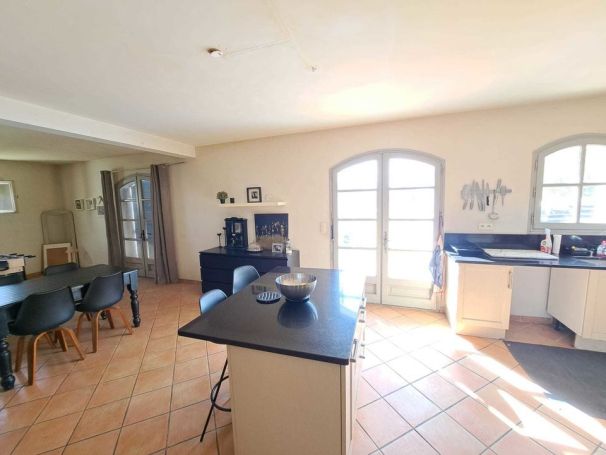 A louer MAISON  4 PIECES 167 M2 BORD DE MER ARLES