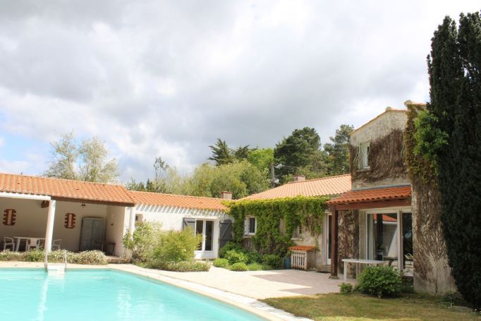 A vendre MAISON  6 PIECES 193 M2 BORD DE MER SAINT HILAIRE DE RIEZ