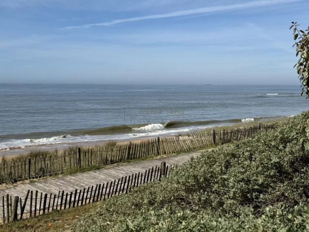 A vendre APPARTEMENT T3 61 M2 TERRASSE PIEDS DANS L'EAU PORNICHET