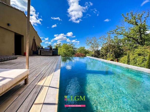 A vendre Villa  avec piscine 230m2 vue panoramique Ã  vendre aux Angles 30400 Villeneuve Les Avignon