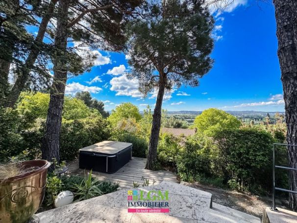 A vendre Villa  avec piscine 230m2 vue panoramique Ã  vendre aux Angles 30400 Villeneuve Les Avignon