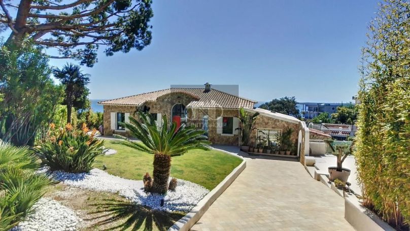 A louer MAISON  CONTEMPORAINE BORD DE MER VALLAURIS