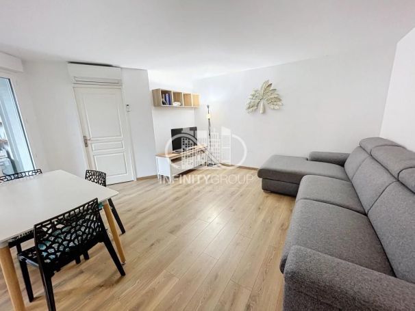 A louer APPARTEMENT T3 56 M2 TERRASSE BORD DE MER ANTIBES