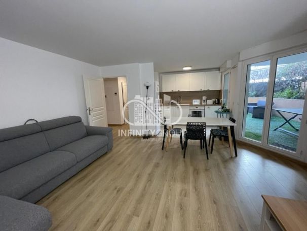 A louer APPARTEMENT T3 56 M2 TERRASSE BORD DE MER ANTIBES