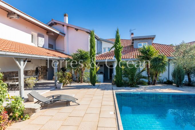 A vendre MAISON  8 PIECES 328 M2  SAINT VINCENT DE TYROSSE