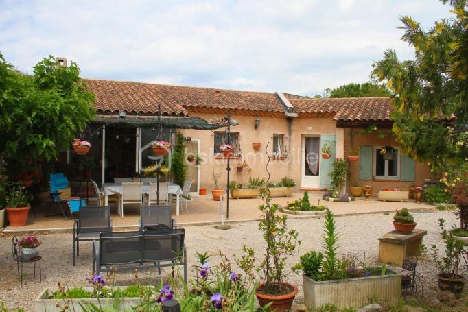 A vendre belle Villa 5 pieces 140 m² dans un quartier rÃ©sidentiel  Aix En Provence