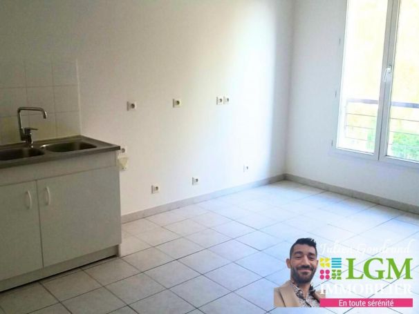 APPARTEMENT T2 33 M2  NIMES