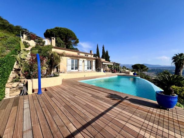 A louer MAISON  5 PIECES 137 M2 VUE MER MANDELIEU LA NAPOULE
