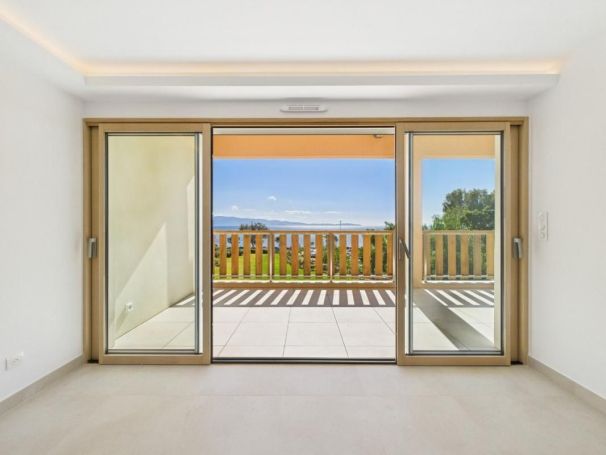 A louer APPARTEMENT DUPLEX DE PRESTIGE T4 91 M2 TERRASSE PIEDS DANS L'EAU AJACCIO