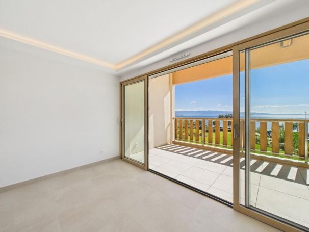 A louer APPARTEMENT DUPLEX DE PRESTIGE T4 91 M2 TERRASSE PIEDS DANS L'EAU AJACCIO