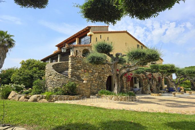A vendre GîTE  SOREDE Village
