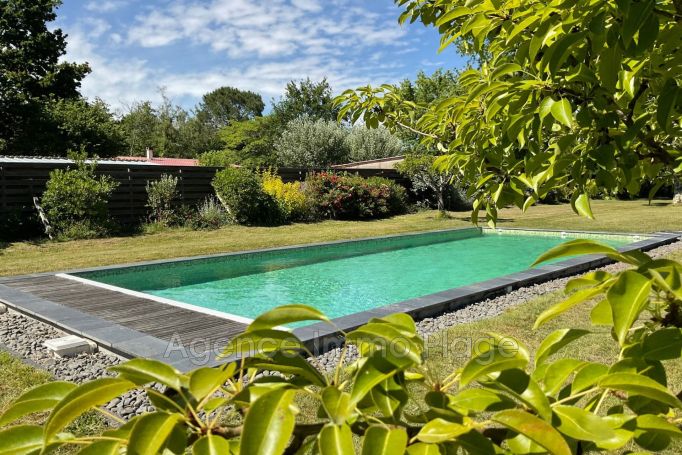 A vendre MAISON  5 PIECES 120 M2  SAINT VIVIEN DE MEDOC