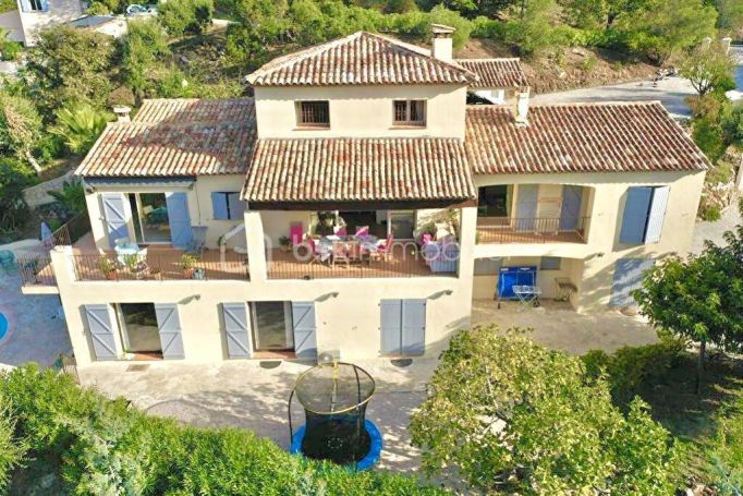 A louer MAISON  8 PIECES 328 M2 BORD DE MER MANDELIEU LA NAPOULE
