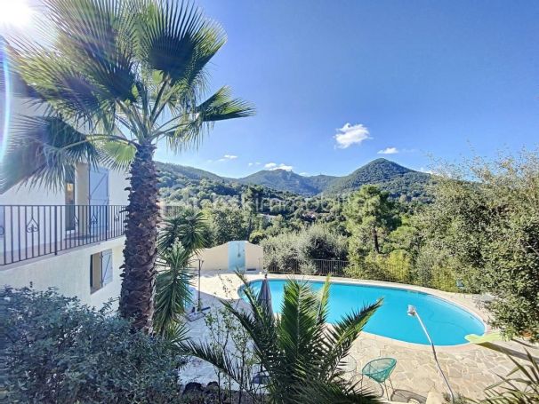 A louer MAISON  8 PIECES 328 M2 BORD DE MER MANDELIEU LA NAPOULE