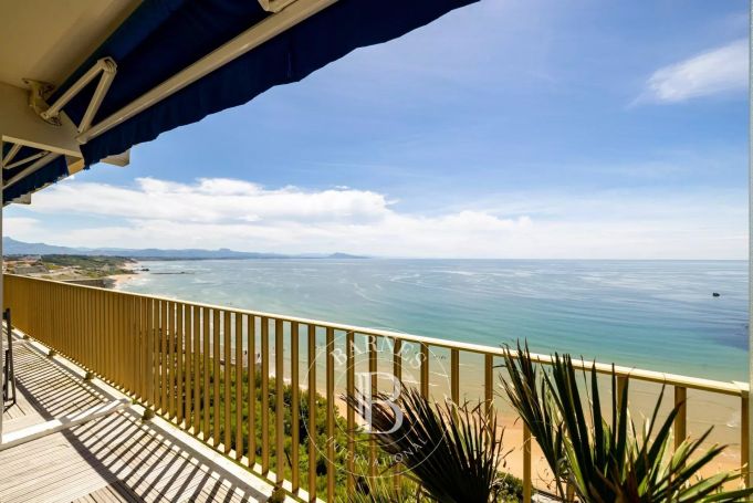 A vendre  APPARTEMENT T3 114 M²  VUE MER  BIARRITZ