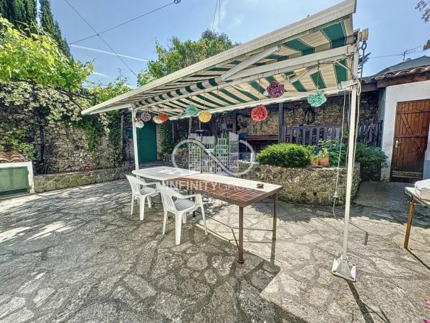 A louer MAISON  6 PIECES 193 M2 BORD DE MER ANTIBES