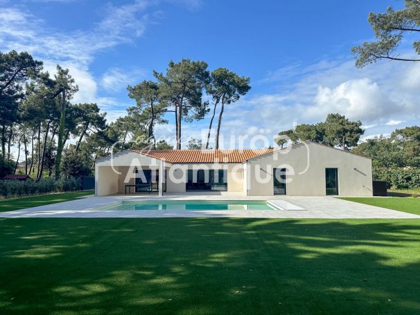 A vendre MAISON  5 PIECES 180 M2 BORD DE MER LA PALMYRE   LES MATHES