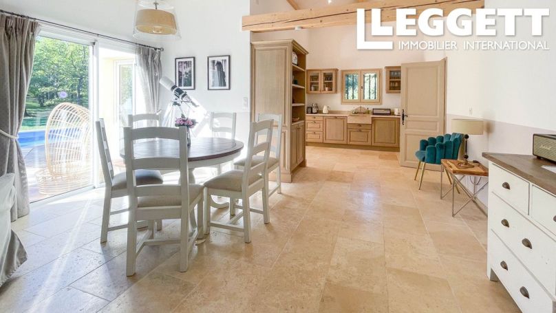 A louer MAISON  8 PIECES 198 M2  CALLIAN