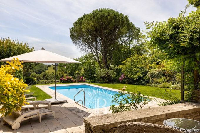 A vendre BELLE MAISON DE VILLAGE 10 PIECES 300 M² BIDACHE