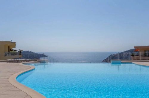 Excetionnel appartement en dernier étage avec vue mer, résidence de très grand standing à Villefranche  