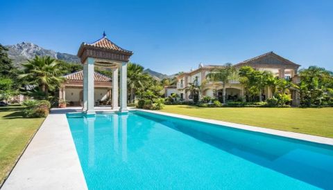 A vendre Magnifique propriETE de style andalou 8 PIECES La Quinta de sierra blanca