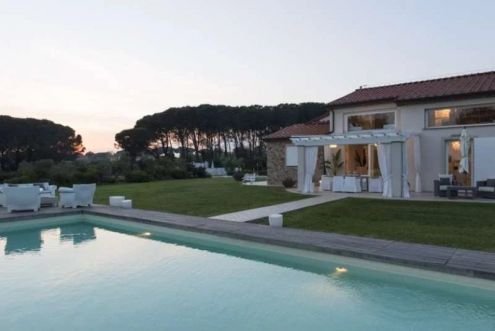 Splendide Villa récente située à Cecina  