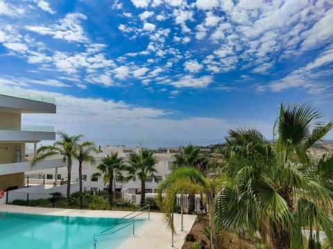 A louer PENTHOUSE DE PRESTIGE NEUF T4 88 M2 TERRASSE PIEDS DANS L'EAU ESTEPONA