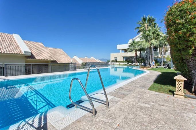 A louer PENTHOUSE DUPLEX DE PRESTIGE T5 183 M2 TERRASSE PIEDS DANS L'EAU MARBELLA