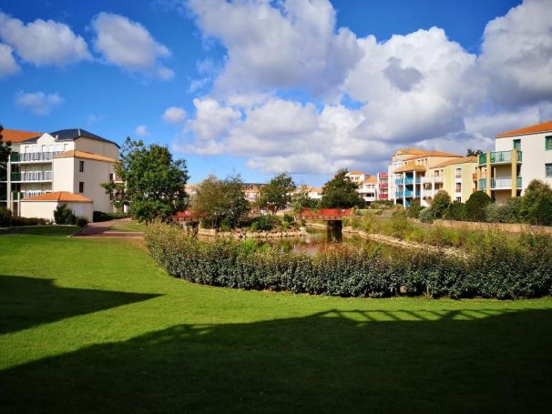 A vendre APPARTEMENT T2 25 M2 TERRASSE BORD DE MER TALMONT SAINT HILAIRE