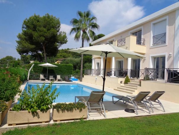 A louer MAISON  7 PIECES 247 M2  MOUGINS