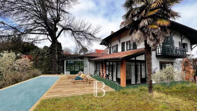 A vendre MAISON BOURGEOISE 298 M² SECTEUR PARC D'HIVER ANGLET