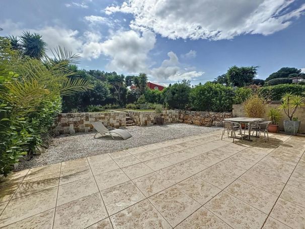 A louer MAISON  5 PIECES 125 M2 BORD DE MER ANTIBES