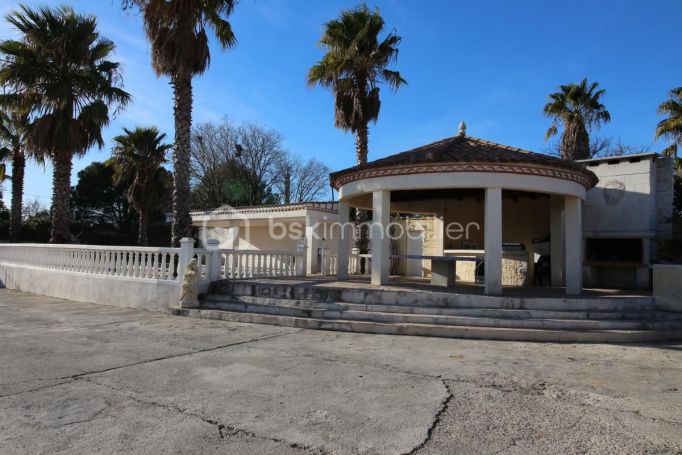 A louer MAISON  8 PIECES 189 M2  NIMES