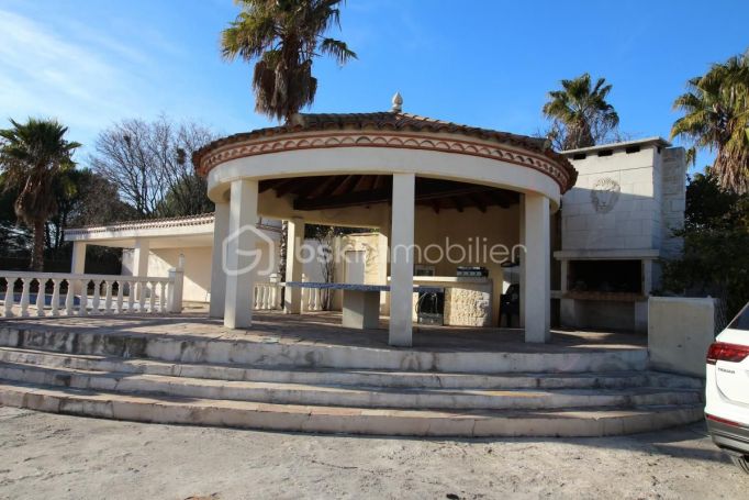 A louer MAISON  8 PIECES 189 M2  NIMES