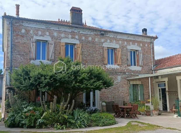 A louer MAISON  DE MAîTRE BORD DE MER SAINT JULIEN EN BORN