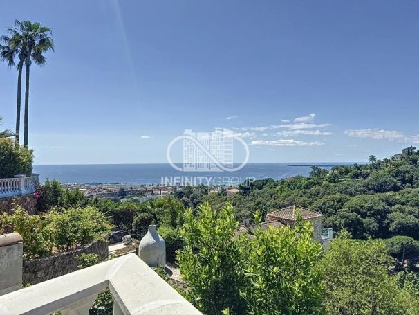 A louer MAISON  7 PIECES 213 M2 BORD DE MER GOLFE JUAN