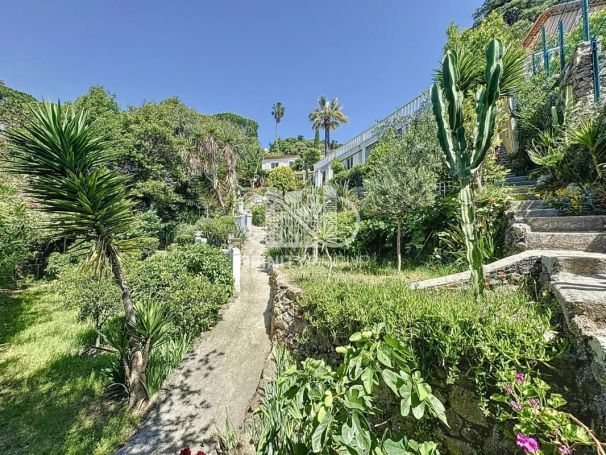 A louer MAISON  7 PIECES 213 M2 BORD DE MER GOLFE JUAN