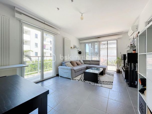 A louer APPARTEMENT T2 52 M2 TERRASSE BORD DE MER ANTIBES