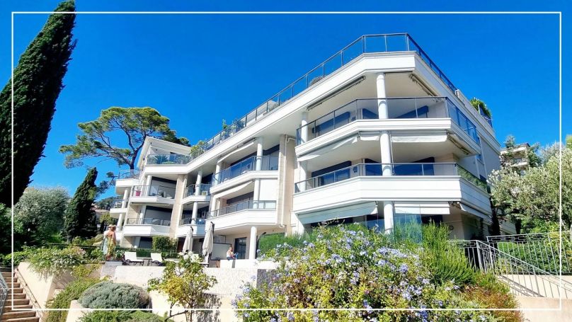 A louer PENTHOUSE DE PRESTIGE T5 217 M2 TERRASSE PIEDS DANS L'EAU GRASSE