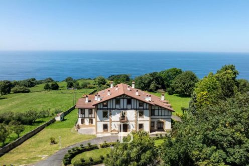 MAGNIFIQUE PROPRIETE 1000 M² BORD DE MER IGELDO  