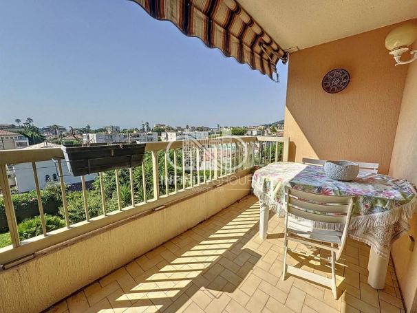A louer APPARTEMENT T3 57 M2 TERRASSE BORD DE MER GOLFE JUAN