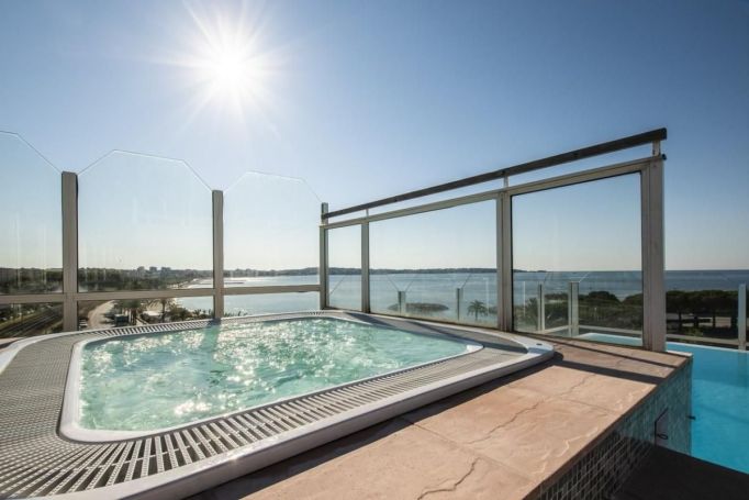 A vendre STUDIO  24 M2 BORD DE MER GOLFE JUAN