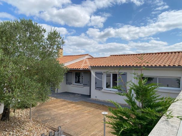 A vendre MAISON  4 PIECES 112 M2  ANGLES