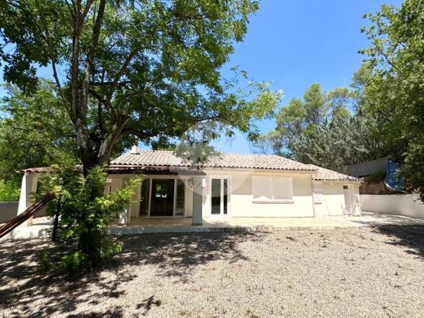 A louer MAISON  4 PIECES 112 M2  ENTRECASTEAUX