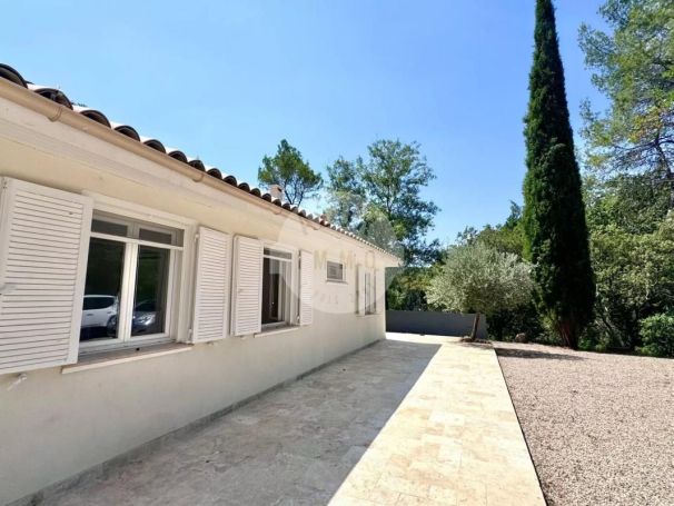 A louer MAISON  4 PIECES 112 M2  ENTRECASTEAUX